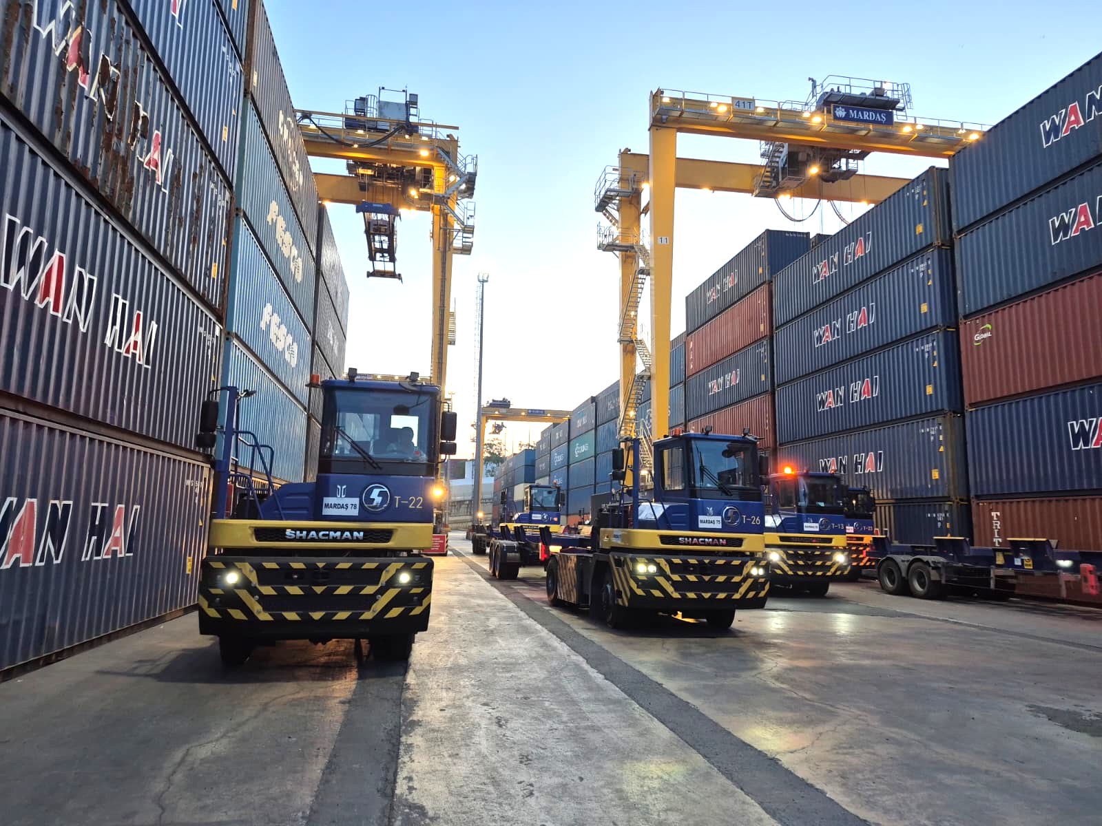 Mardaş Limanı Filosuna 32 Adet Shacman Elektrikli Terminal Traktör Eklendi
