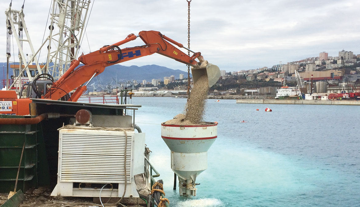 Offshore stone column installation — bottom-feed aggregate supply